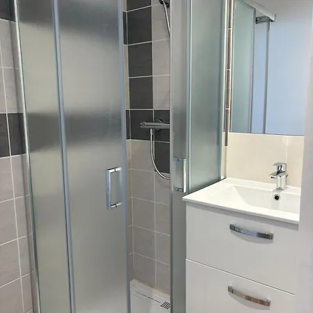 I Ground Floor L Terrace L Garden L Air Conditioning