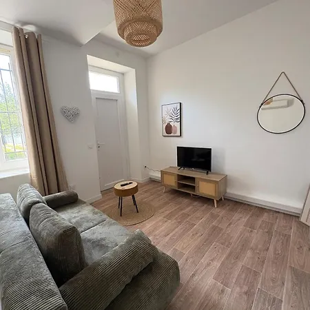 I Ground Floor L Terrace L Garden L Air Conditioning